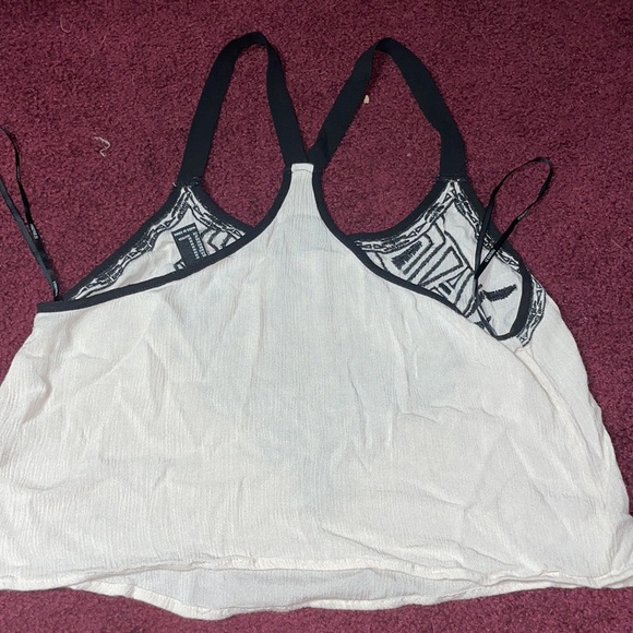 Light Crop Top - Picture 4 of 4